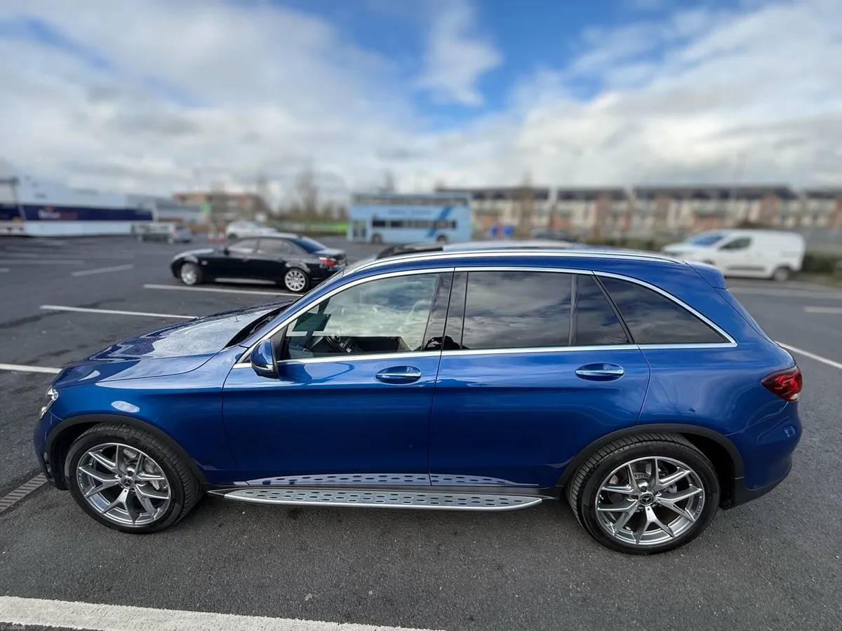 Mercedes-Benz GLC 300d AMG Premium Plus (2023) - Image 3