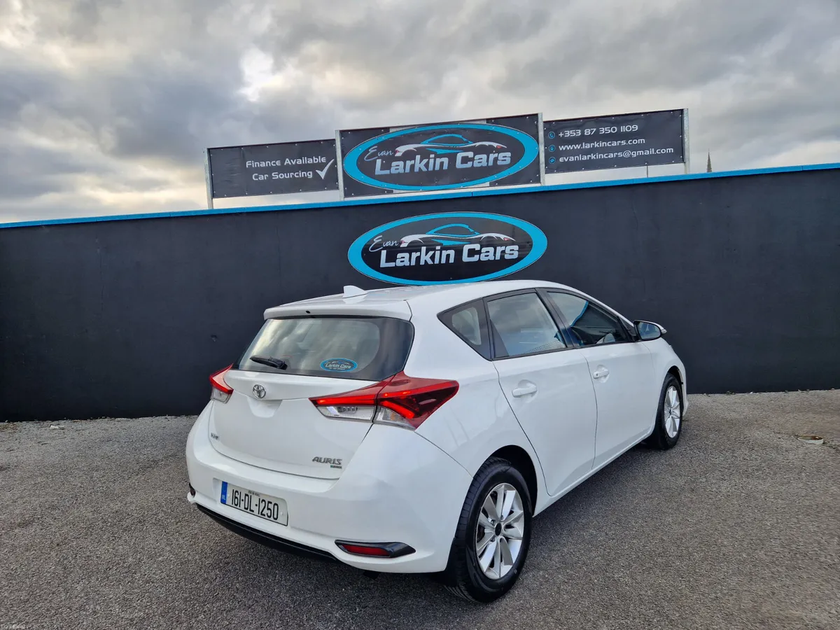 161 Toyota Auris 1.3 Petrol Clean Car Cheap Tax - Image 5