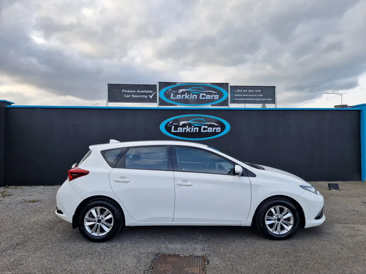 161 Toyota Auris 1.3 Petrol Clean Car Cheap Tax - Image 4