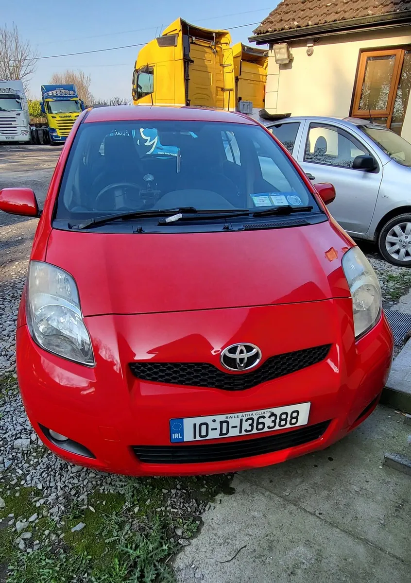 Car Toyota Yaris - Image 1
