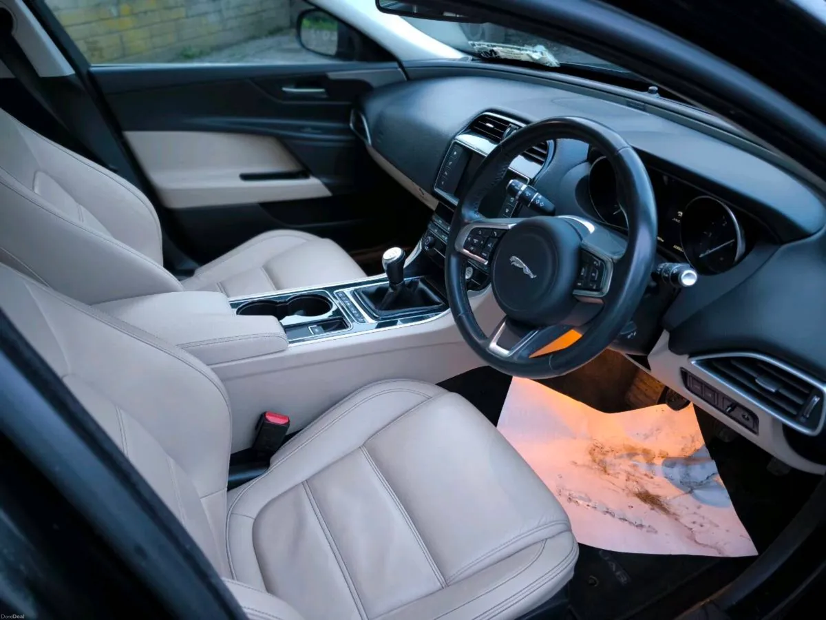 Jaguar XE Prestige - Image 2