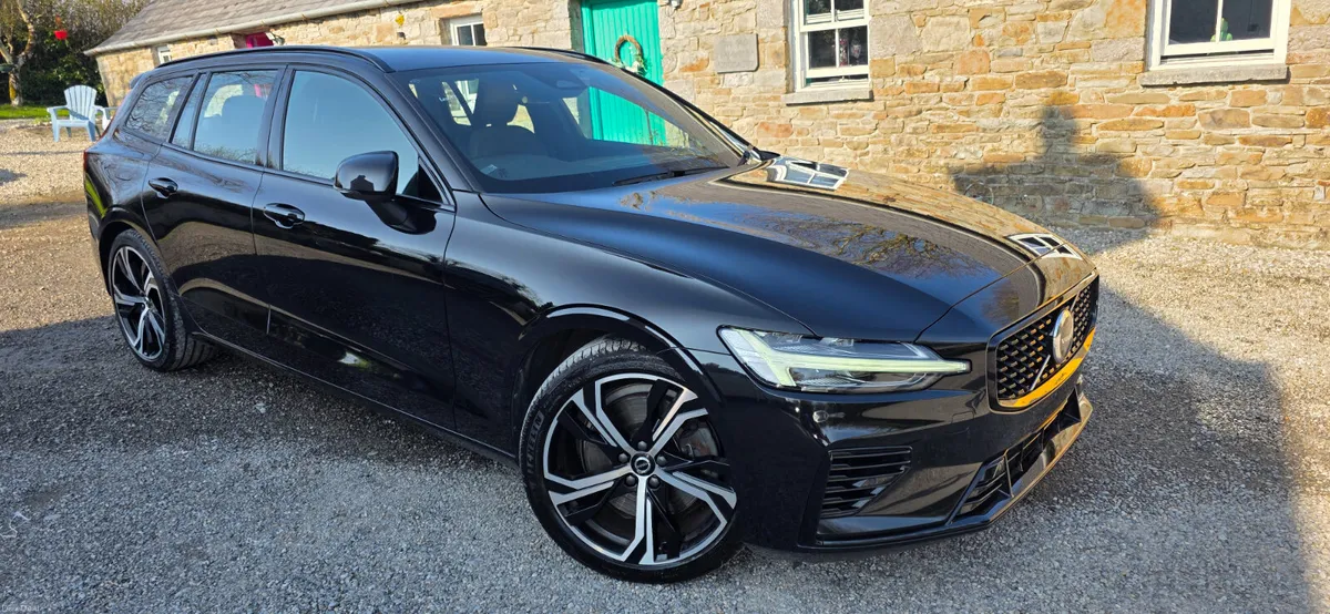 VOLVO V60 R DESIGN DARK EDITION T6 - Image 1