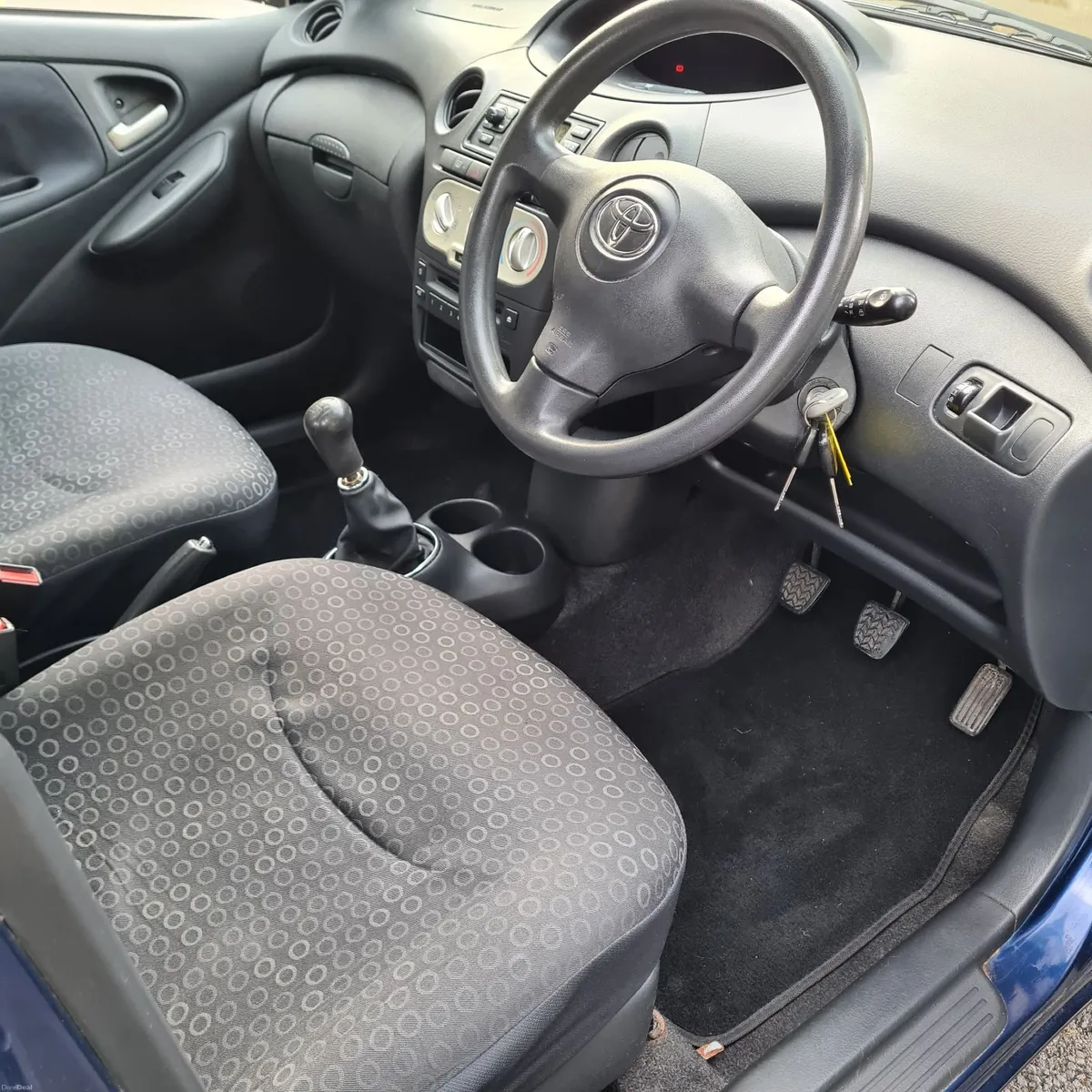 Toyota Yaris 2004 - Image 4