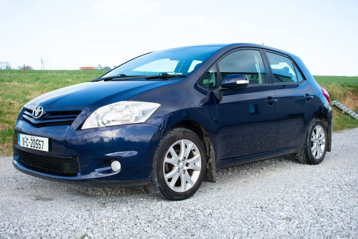 Toyota Auris TR 2011 - Image 2