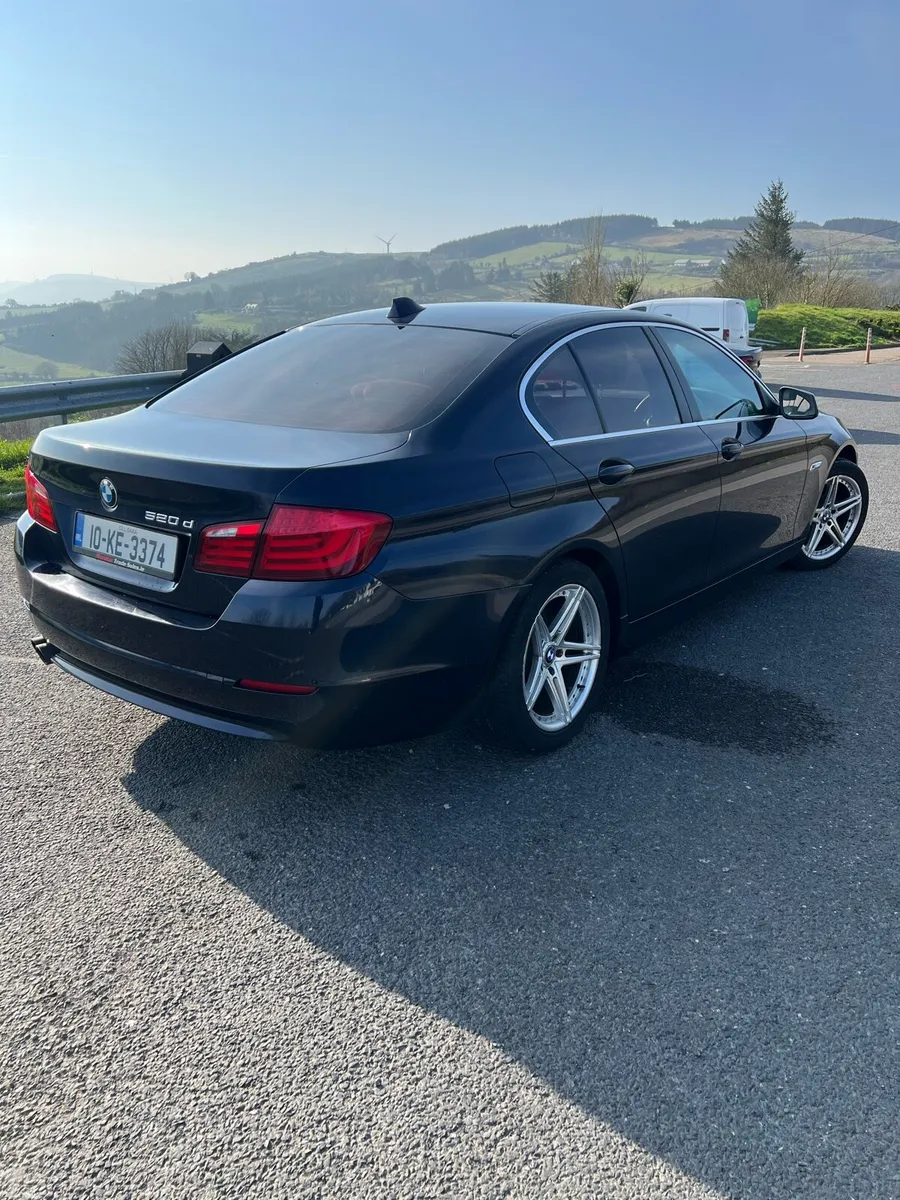 BMW 520 - Image 1