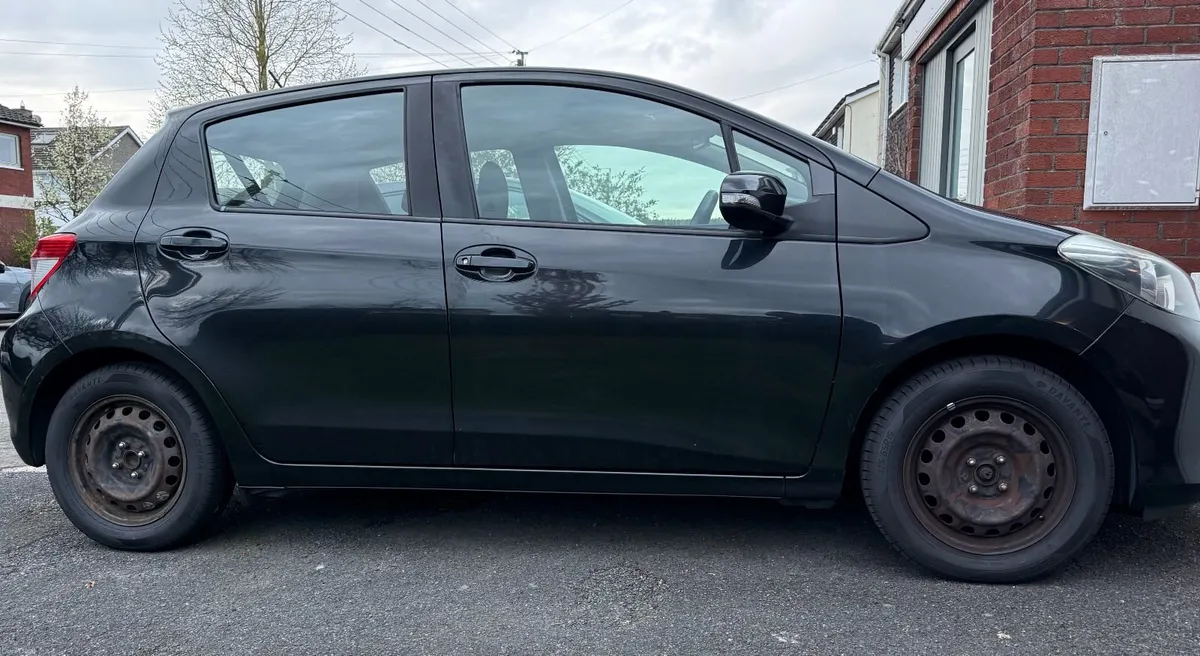 Toyota Yaris 2014 - Image 2