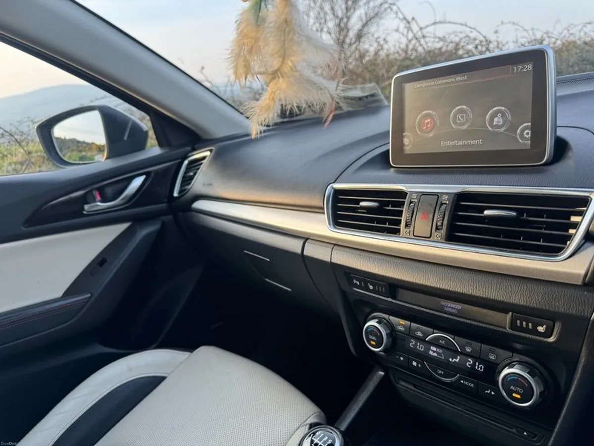 2015 Mazda Mazda3 - Image 2