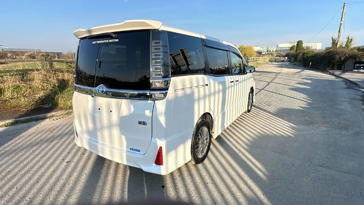 Toyota Voxy 2021 - Image 3