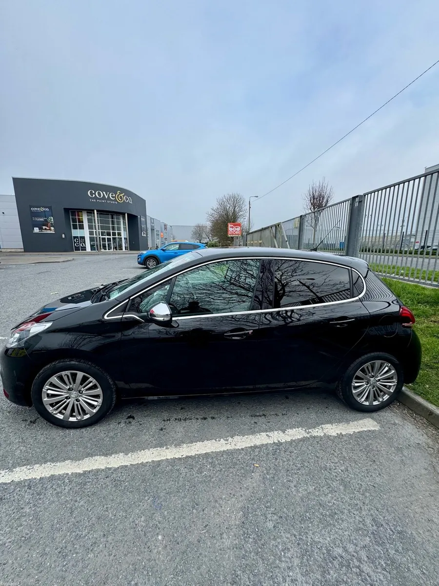 Peugeot 208 - Image 3