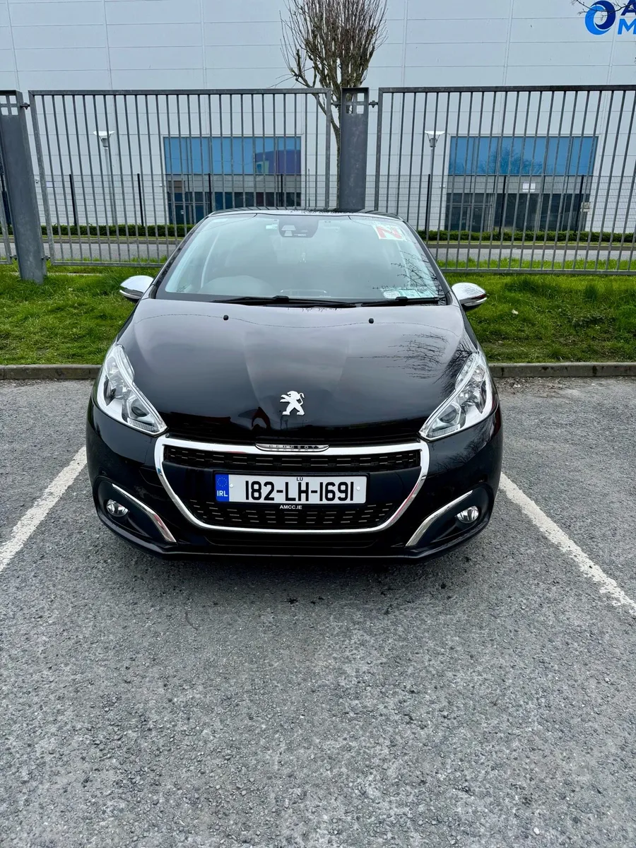 Peugeot 208 - Image 1