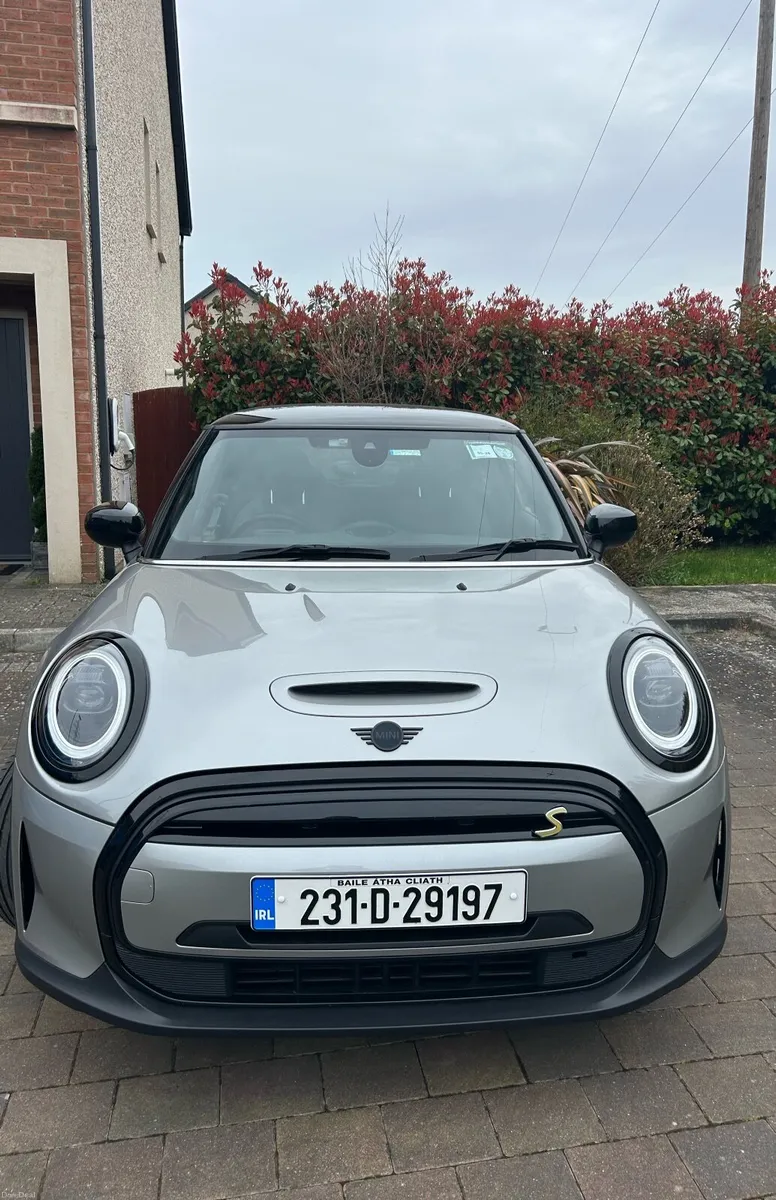 Mini Cooper 2023 - Image 1