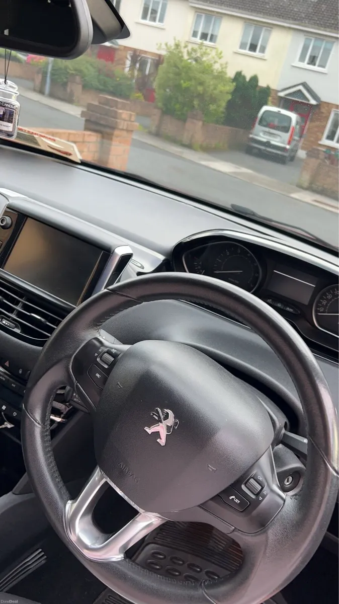 Peugeot 208 2014 - Image 2