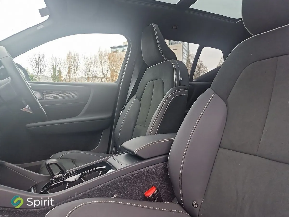 Volvo XC40 Fully Electric (231hp) Pro Spec, Panora - Image 4