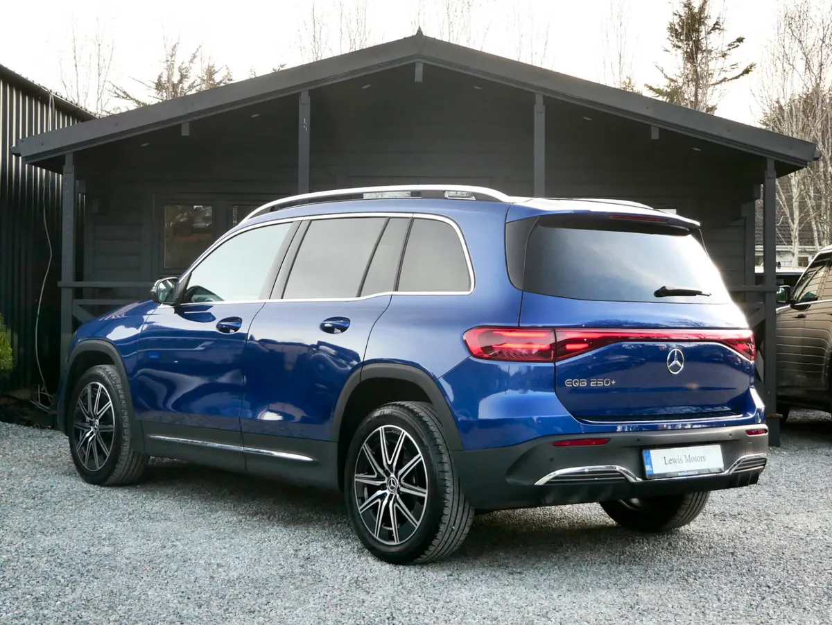 2025 Mercedes-Benz EQB 250+ AMG  Line - Image 4