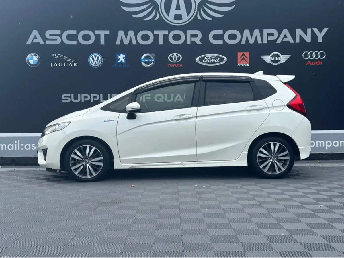 Honda Fit Hybrid - Image 5