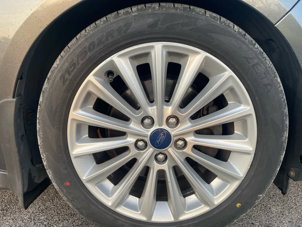 7 seater Ford Grand C-Max Titanium - Image 2