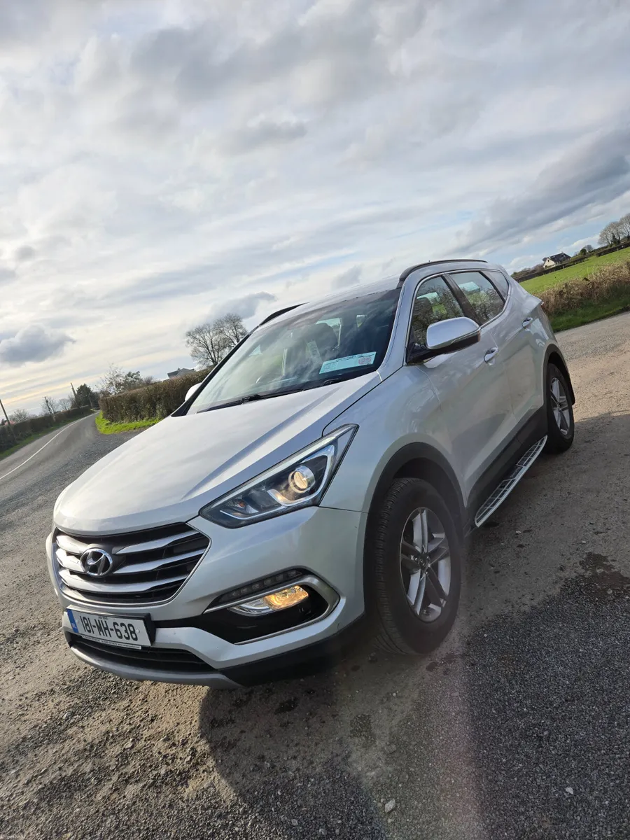 Hyundai Santa Fe 2018 (7 Seater) - Image 3