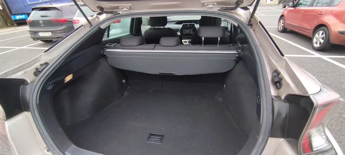 Toyota Prius 2016 - Image 2