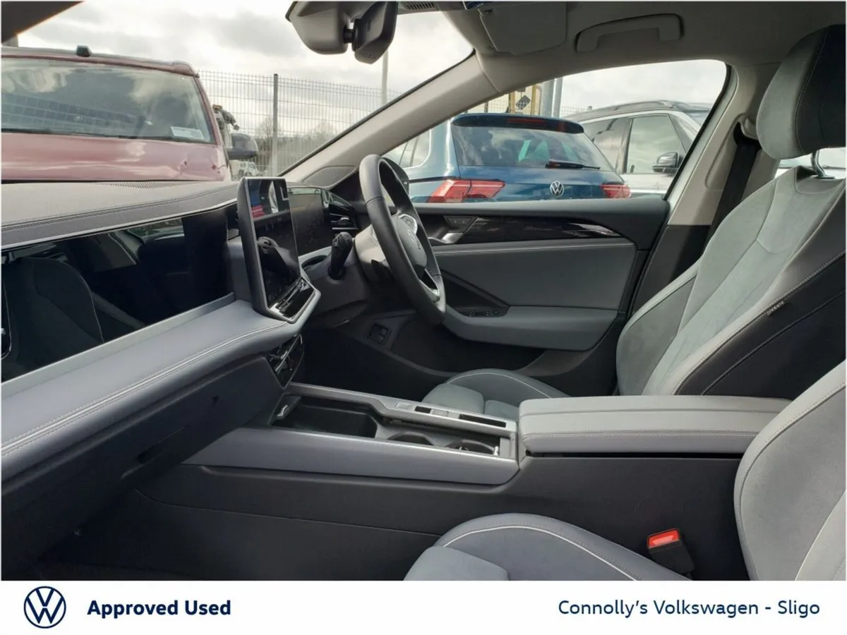 Volkswagen Passat ESTATE LIFE PHEV eTSI - Image 4