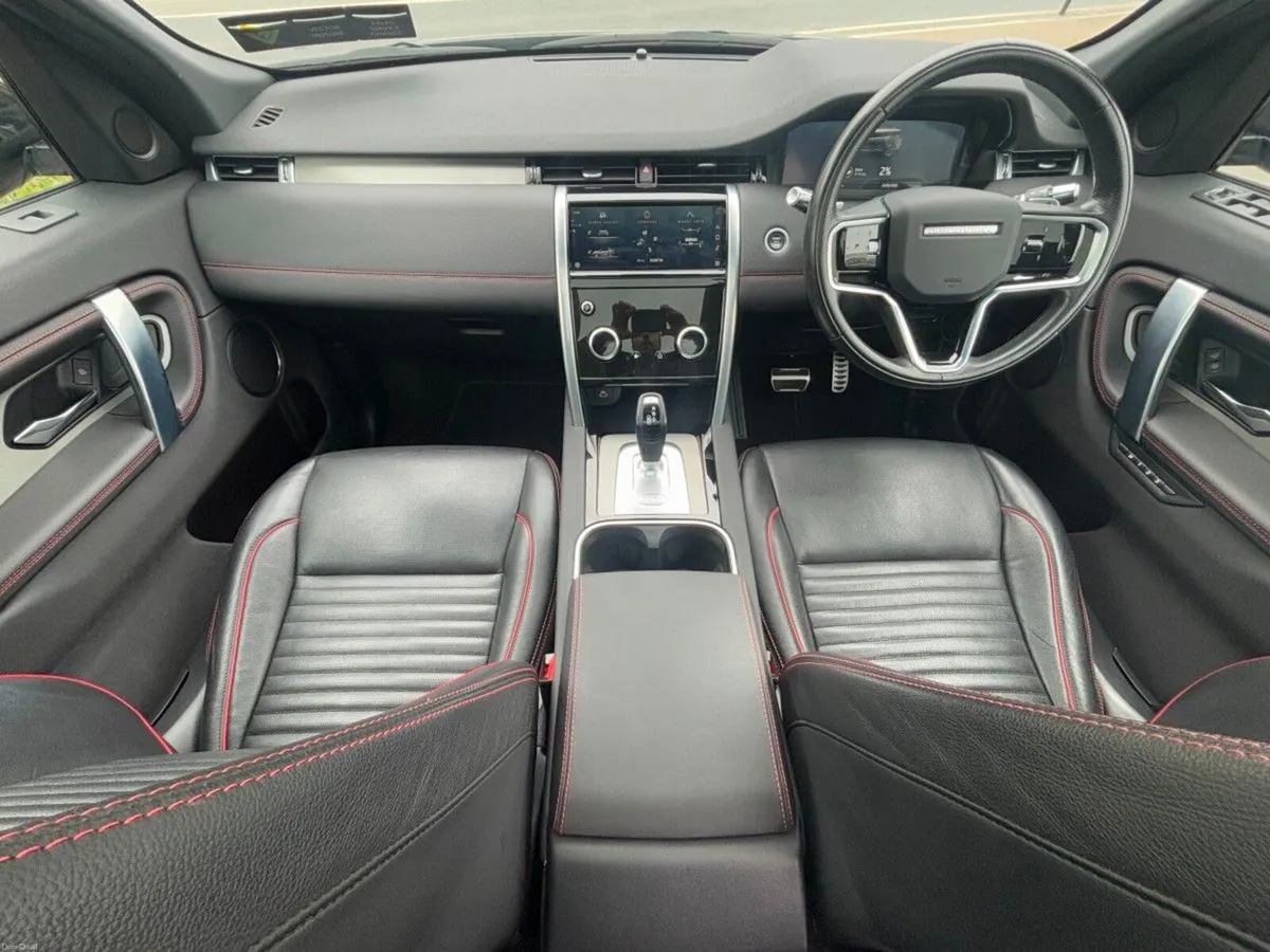 Land Rover Discovery Sport R-DYNAMIC SE P300E GLAS - Image 2