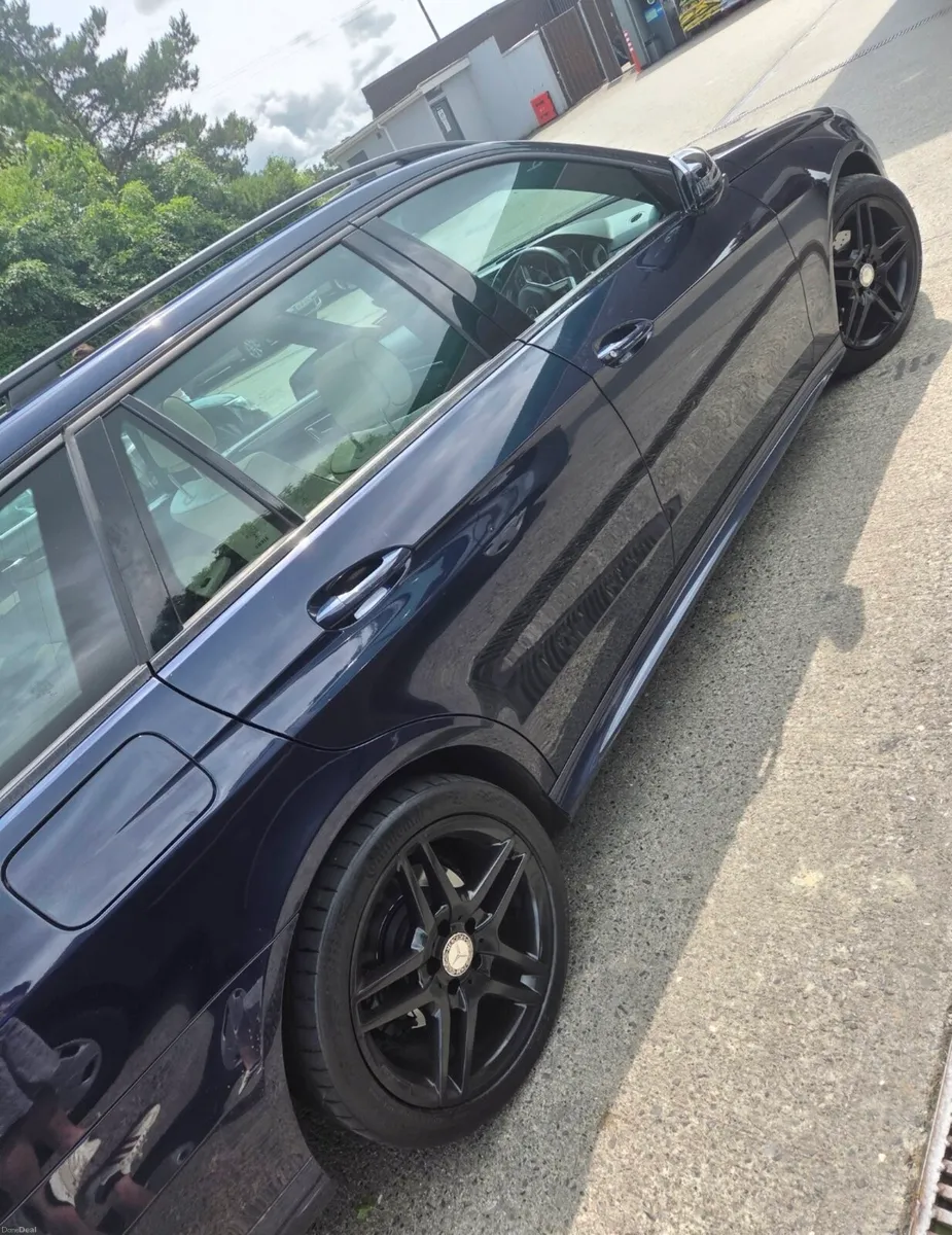 151 Mercedes Benz e300 blutec hybrid night premiem - Image 3