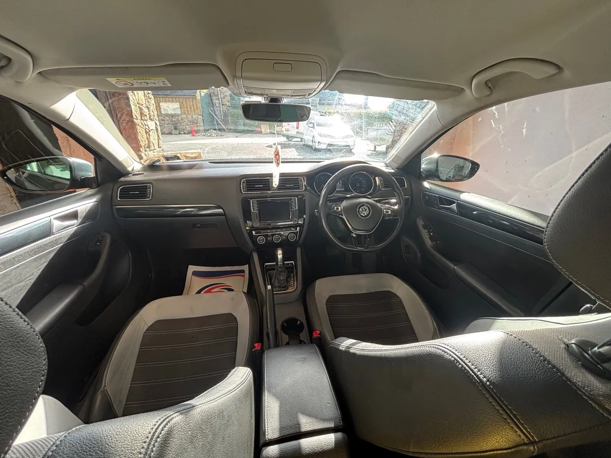 Volkswagen Jetta 2017 - Image 4