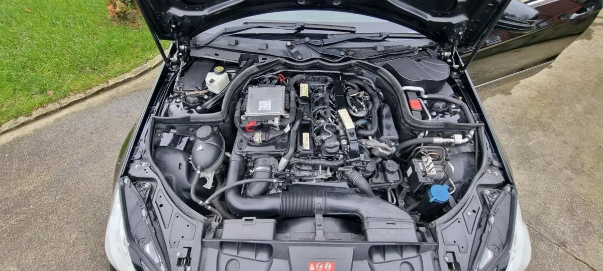 Mercedes-Benz E-Class 2011 - Image 2