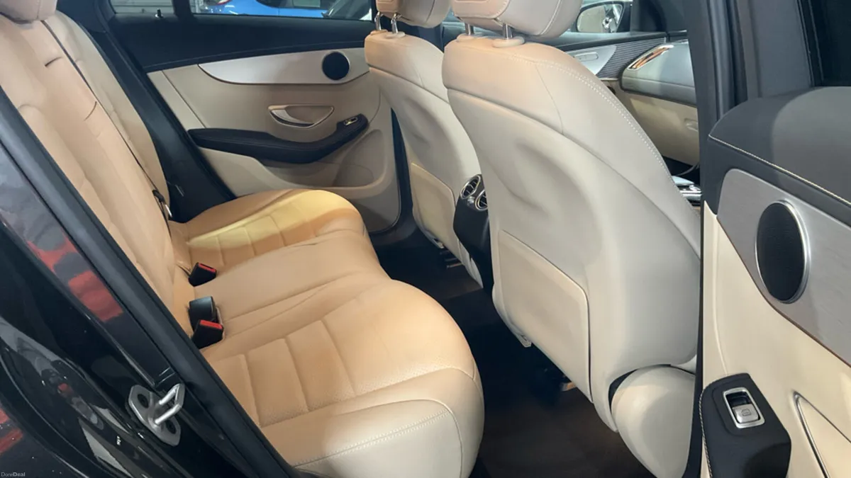 MERCEDES EQC 400 SPORT 4MATIC // CREAM LEATHER - Image 4