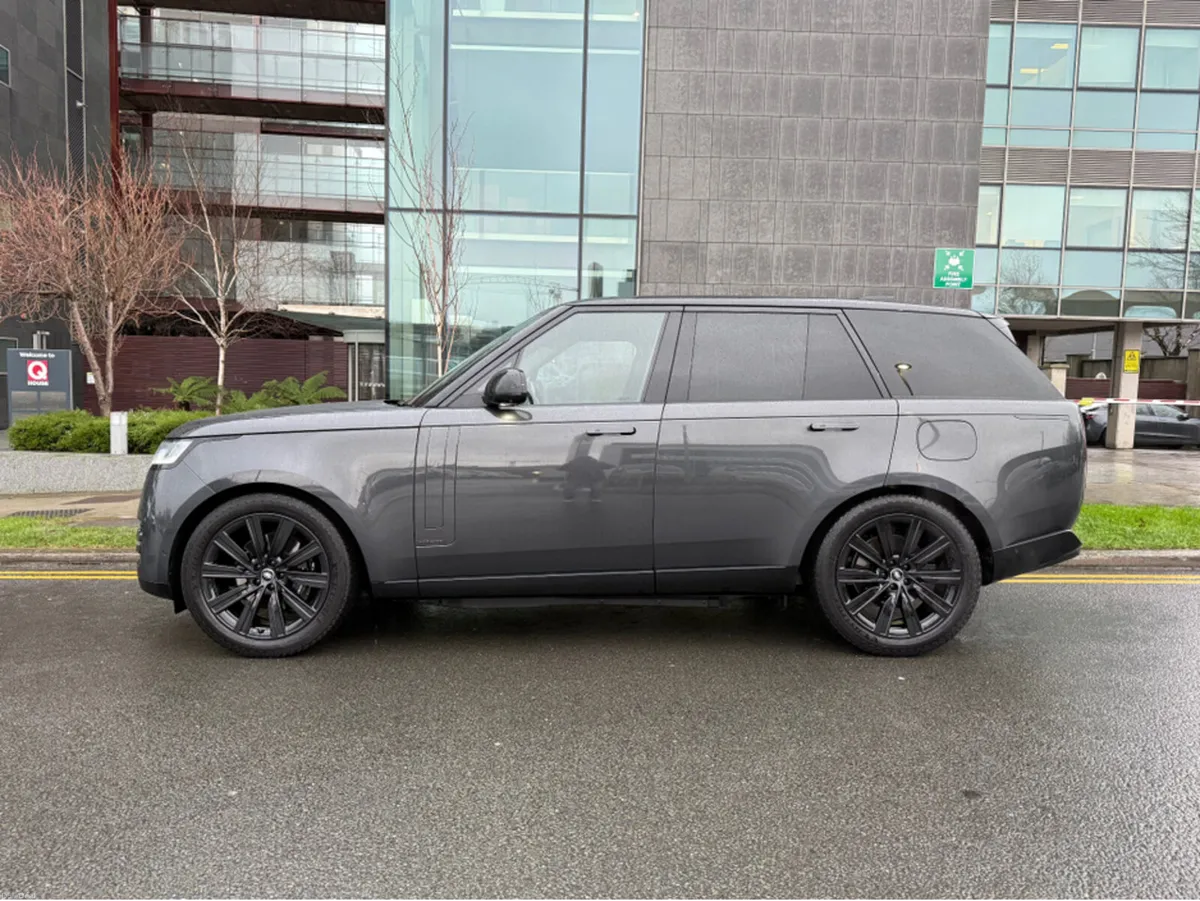 Land Rover Range Rover P460e Autobiography - Image 1