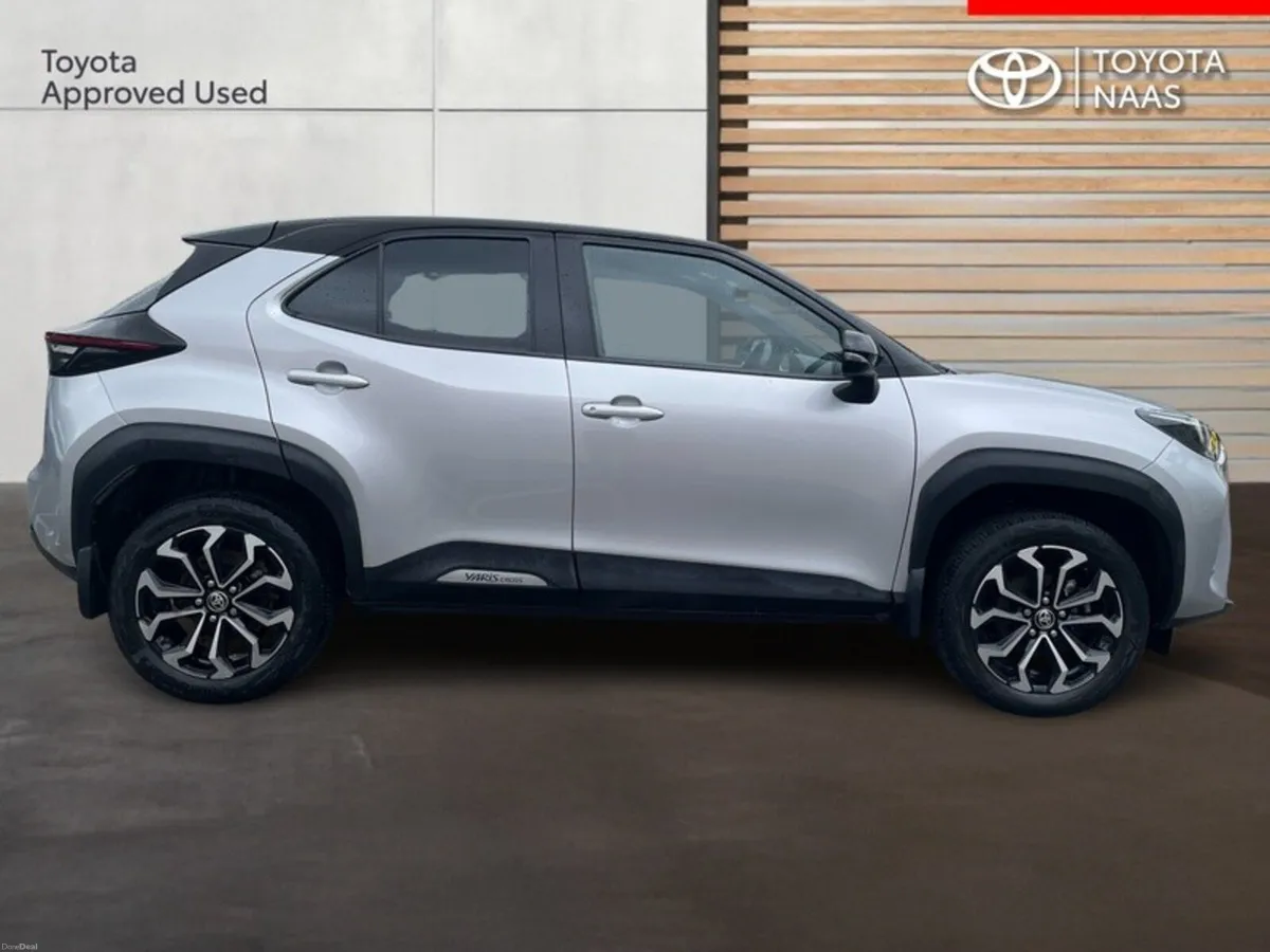 Toyota Yaris Cross YARIS CROSS LUNA SPORT - Image 3