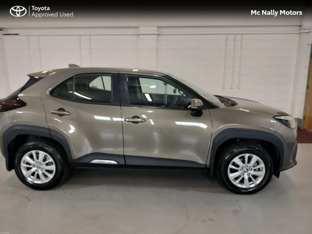 Toyota Yaris Cross 242 REG LUNA LOW KMS - Image 4