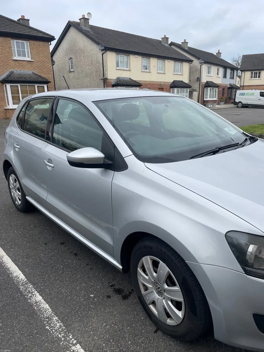 Silver Volkswagen Polo TRENDLINE 2013 - Image 1