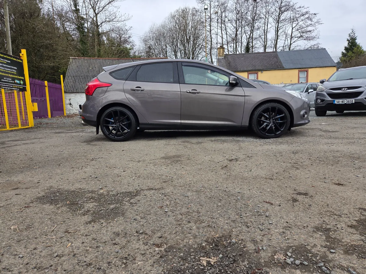 Lovely Low Mileage Automatic Ford Focus - Image 2