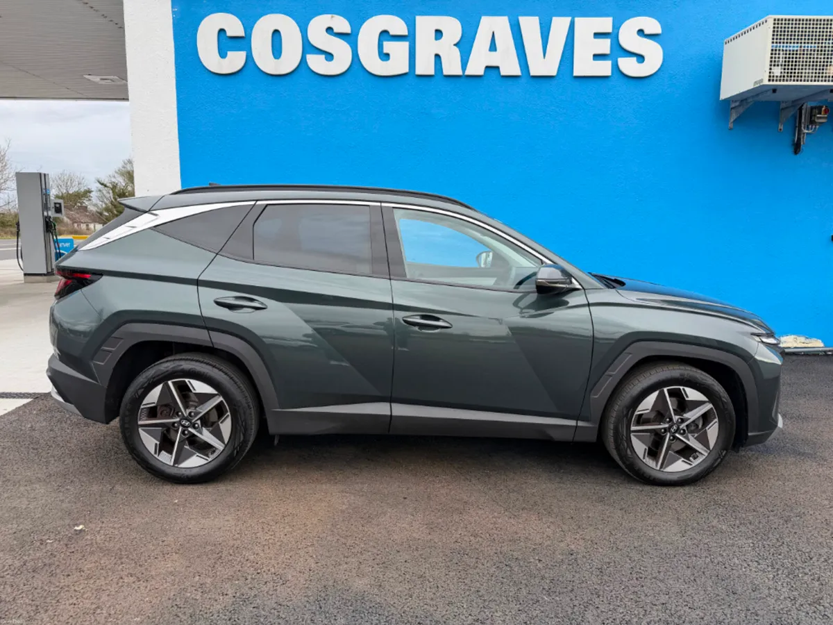 Hyundai Tucson Executive Diesel *FULL LEATHER / HE - Image 2