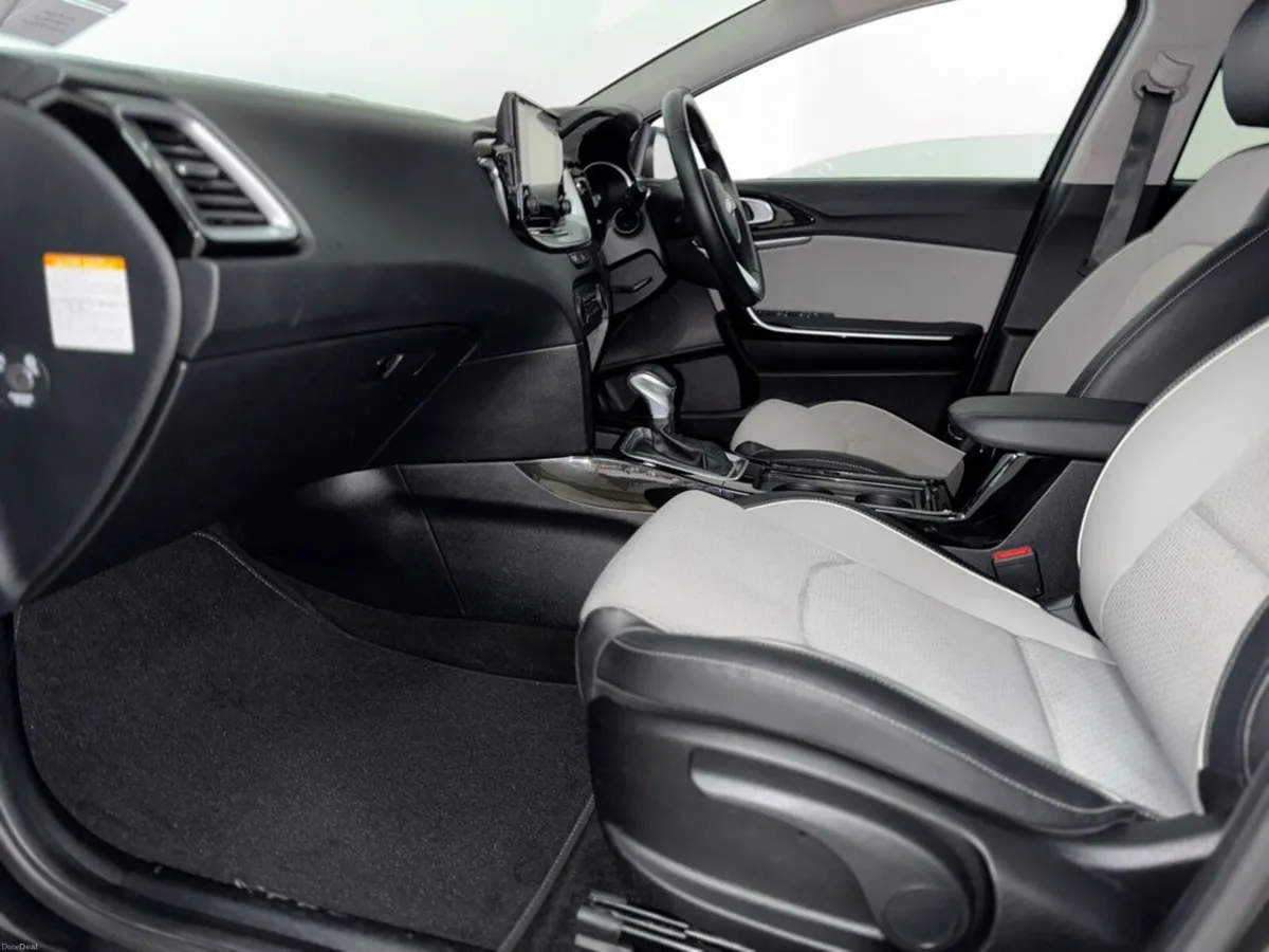 Kia XCeed Phev 5DR Auto - Image 3