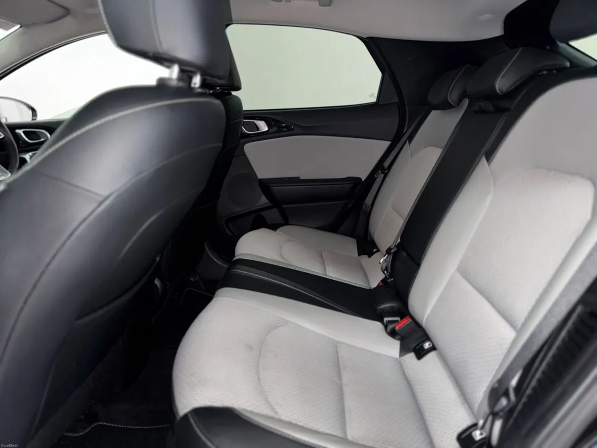 Kia XCeed Phev 5DR Auto - Image 4