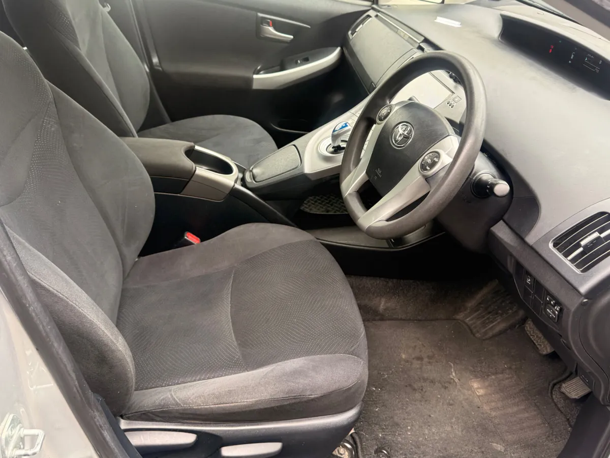 Toyota Prius 2016  hybrid automatic - Image 4