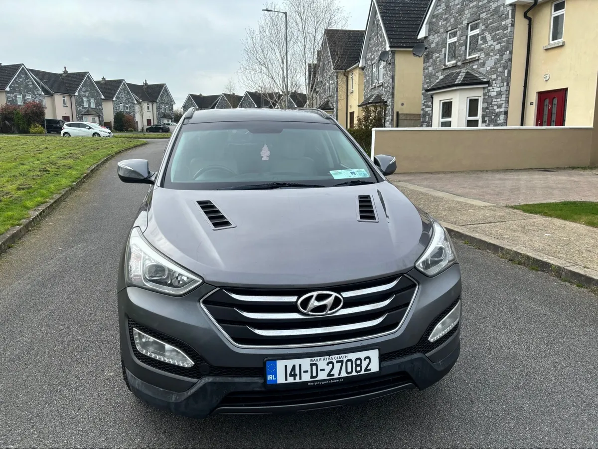 2014 Hyundai Santa Fe 7 seater special, edition - Image 2