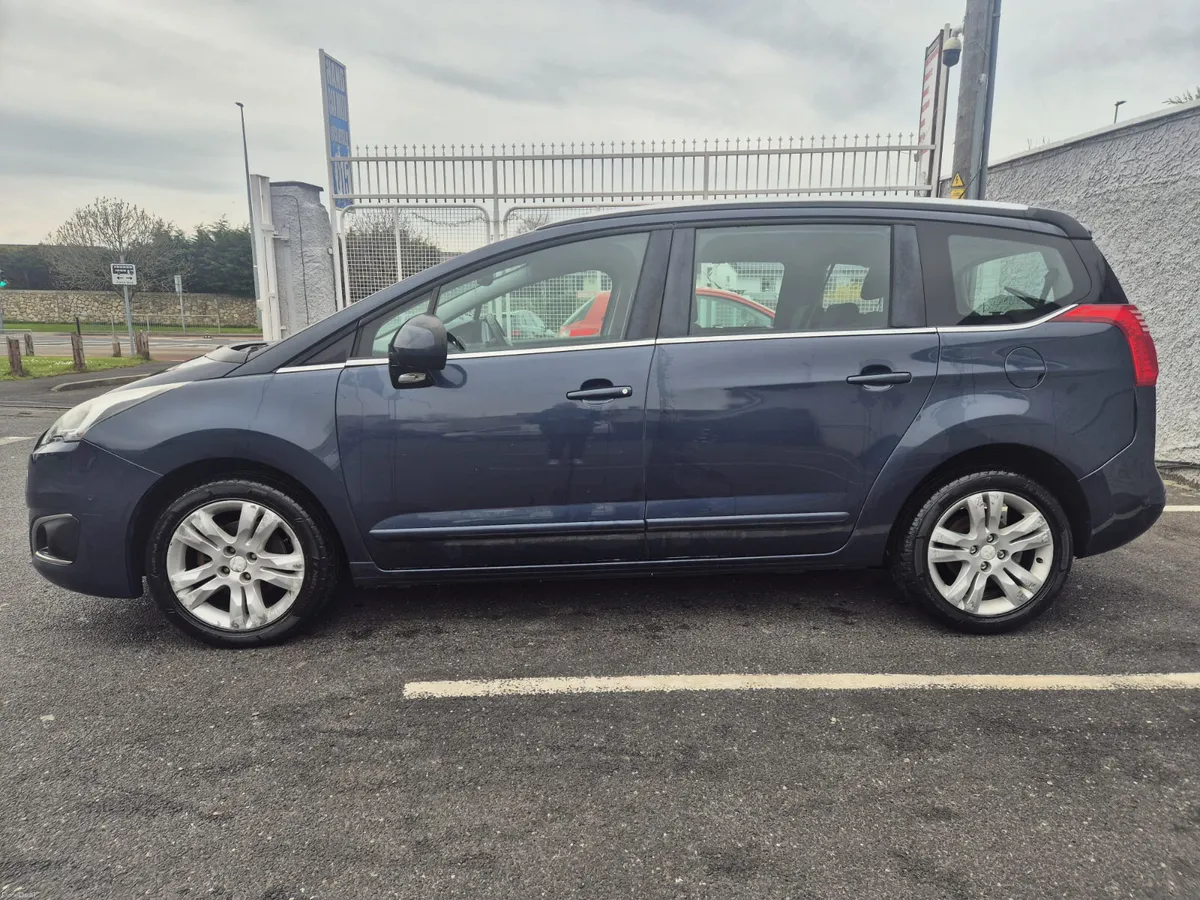 Stunning Peugeot 5008 2015 AUTOMATIC - Image 4
