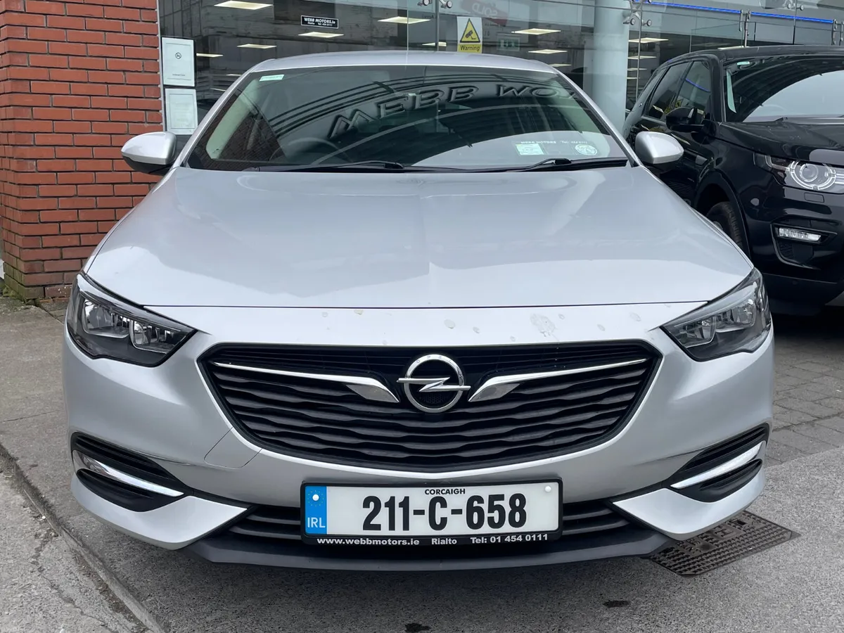 Insignia 1.6 D GRAND SPORT 5DR H/BACK 1 OWNER - Image 2