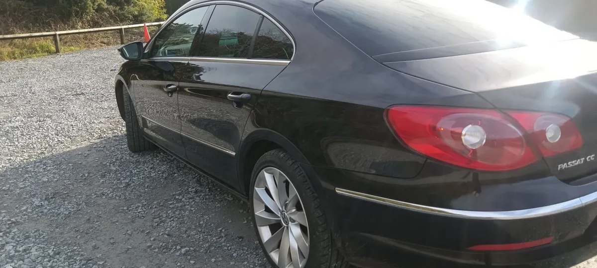 Volkswagen Passat 2011 - Image 3