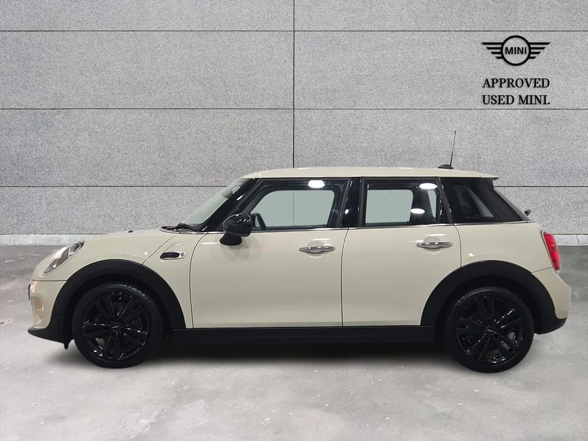 Mini Cooper 5-Door One Classic - Image 4