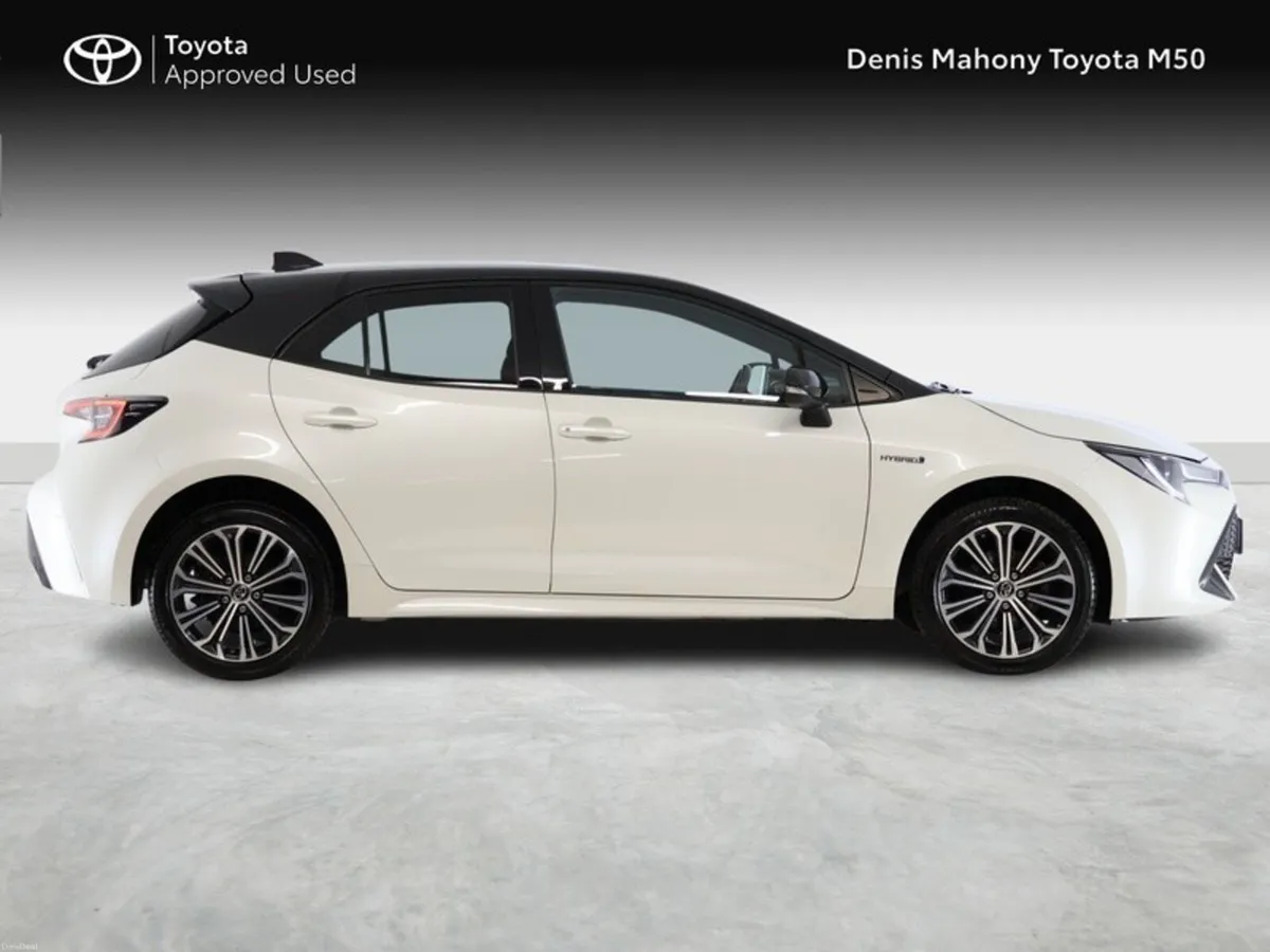 Toyota Corolla Luna Sport Hatchback Hybrid - Image 3