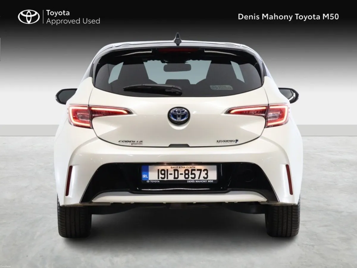 Toyota Corolla Luna Sport Hatchback Hybrid - Image 4