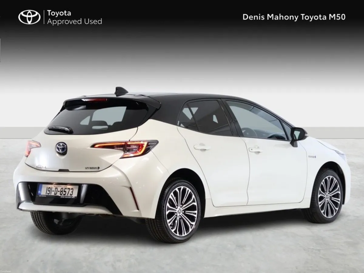 Toyota Corolla Luna Sport Hatchback Hybrid - Image 2