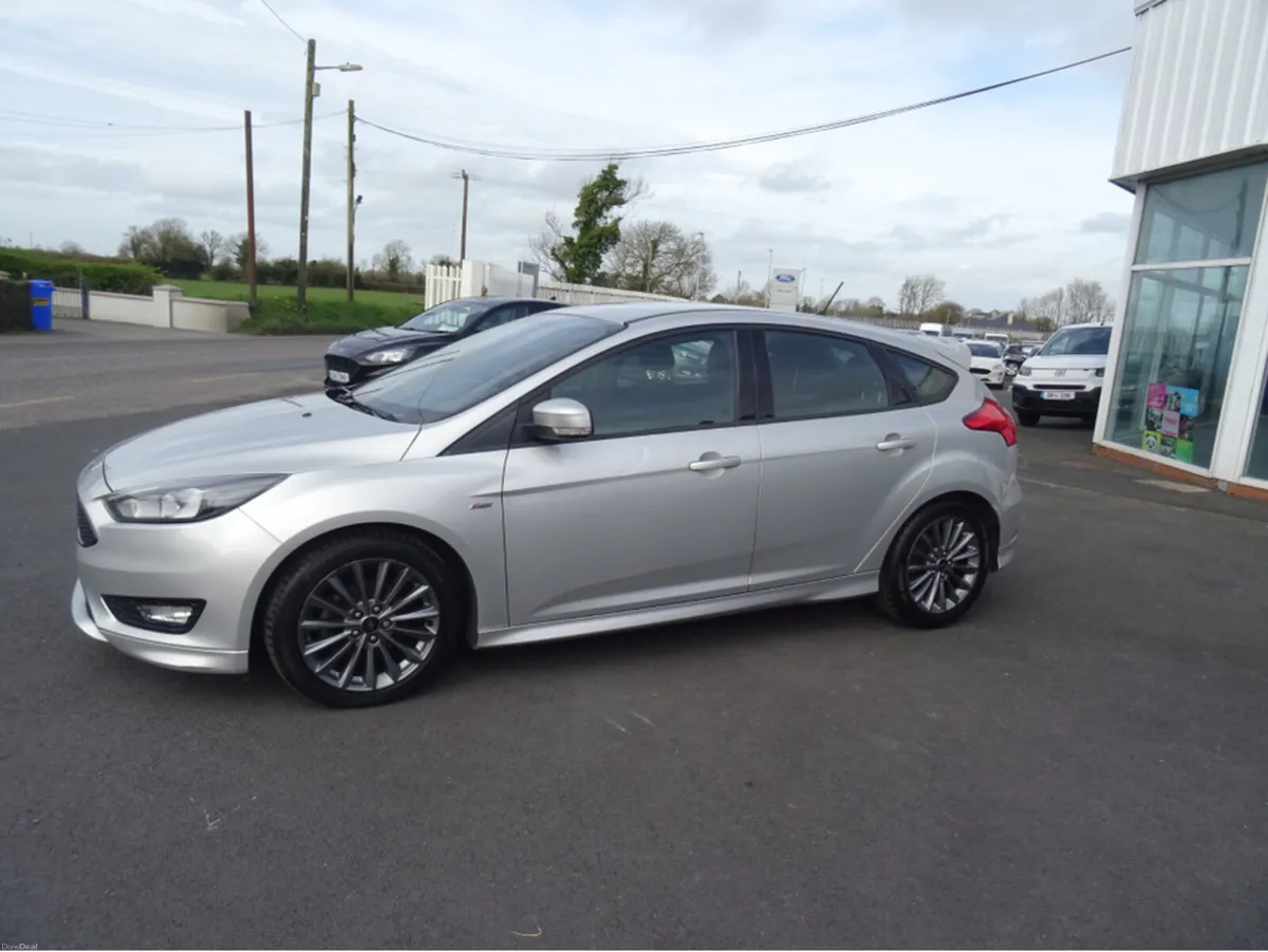 Ford Focus 1.0 5DR ST-LINE - Image 2