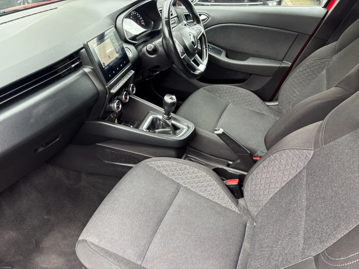 Renault Clio ICONIC TCE 100 MY19 5DR - Image 3