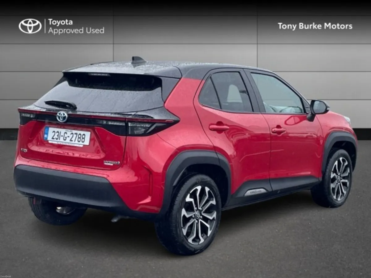 Toyota Yaris Cross LunaSport - BiTone - 1.5 Hybrid - Image 2