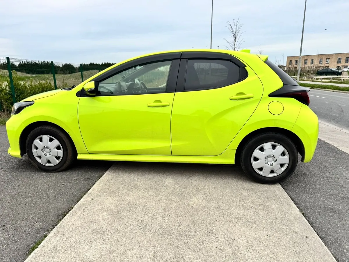 Toyota Yaris 2020 - only 33k KM - TOP SPEC - Image 4