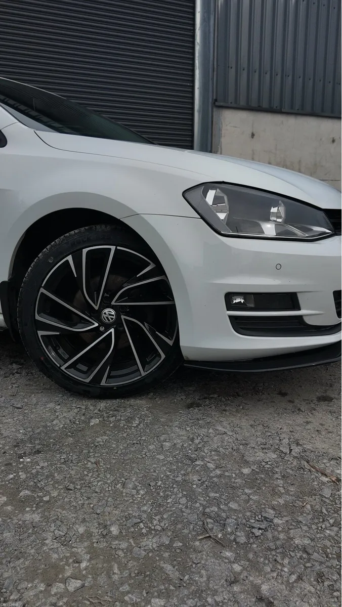 2015 Volkswagen Golf - Image 3